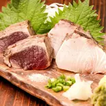 鰹(カツオ)と鰤(ブリ)の藁焼き二点盛り 2人前（藁焼き 居酒茶屋 鑪）