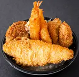 海フライ暴動丼(エビフライ2、白身フライ、カニクリ、牡蠣フライ2)（【腹パン確定の店！】どどん屋）