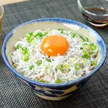 お月見釜揚げしらす丼（いろは）