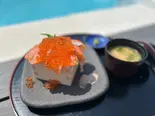 海鮮左舷丼(こぼれいくら)(寿司 左舷)