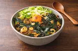 甘い肉豆腐の贅沢丼 卵黄のせ 山椒がけ(表参道生春巻倶楽部)