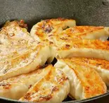 焼きたてジューシー餃子（餃子×スパイス居酒屋 アニーノサカバ）