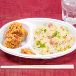 五目チャーハンと唐揚げセット（香港プラザ）