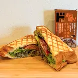 牡蠣の燻製ホットサンド（昼こじ【缶deサンド】）