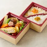 豆腐ハンバーグと豆腐海老カツの二段弁当（梅の花 銀座並木通店）