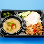 ⑪ グリーンカレー+ガパオライス（タイレストラン）