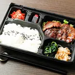 鹿児島県産黒毛和牛・上ロース弁当(焼肉酒家 李苑)