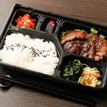 鹿児島県産黒毛和牛・上ロース弁当（焼肉店が本気出した肉カレー）