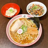 中華そば+チャーシュー丼+水餃子（からみそラーメンふくろう 伏見納屋橋店）