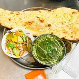 ガーリックナン セット Garlic Nan set（インド＆タイ料理スマイル Indian ＆ Thai restaurant ＆Bar~Smile）