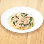サーモンとほうれん草のクリームソース（オリーブの丘 さいたま三橋店）