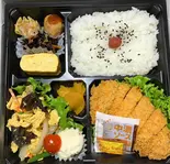 やわらかロースとんかつ＆きくらげの卵炒め弁当（錦糸町小町食堂）