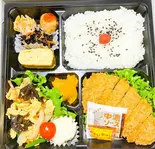 やわらかロースとんかつ＆きくらげの卵炒め弁当（西新宿小町食堂）