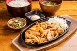鶏の生姜焼き定食(しんぱち食堂 大門店)