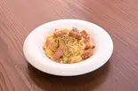 厚切りベーコンのカルボナーラ（PASTAVOLA 田町本店）
