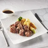良質な脂とジューシーな旨味の"中落カルビステーキ"150g（【直焼きx低温調理】ローストビーフ Beef Mountain 大橋店）