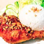 CƠM ĐÙI GÀ・特撰鶏もも骨付き飯（ベト街-PHOVIET）
