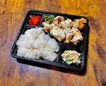 手づくり鶏胸肉タルタル唐揚げ弁当 Homemade Karaage Chicken Breast with Tartar Sauce Bento（焼き鳥 お持ち帰り専門店 すがもと）