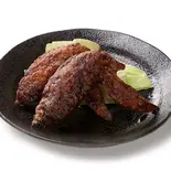 秘伝の黒手羽先(2本)（世界の山ちゃん 梅田東通り店）