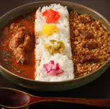 2種盛りカレー(チキン×梅キーマ)（CURRY BAR シューベル）