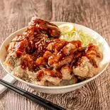 メガ盛りヤンニョムからあげ丼（メガ盛りからあげとぶた丼 まんぞく屋 大通店）