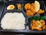 鶏の唐揚げ弁当(鶏白湯ラーメン らくらく亭)
