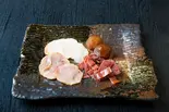 比内地鶏のスモーク4種盛り(モモ肉・胸肉・キンカン・ランカン)(比内地鶏炭火焼ひない)