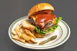 ベーコンチーズバーガー【ポテト＆ピクルスセット】（Burgers＆Fries Sakura_Saku）