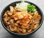 キムチ薄切り豚バラ丼（豚めし家 なんばパークス前店）