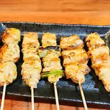 5本盛り ネギマ、せせり、もも、つくね、豚バラ(串焼き鶏一品てんすい)