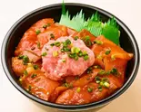 漬けサーモン切り落としねぎとろ丼(63)（魚丼 北千住本店）