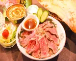 お店NO.1 ハラミローストビーフ丼 SKIRT ROAST BEEF RICE BOWL（アジアンレストランSAKURA）