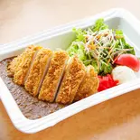 サクサクカツのビーフカレー（エビフライが自慢の洋食屋 レストランクーポール 砧店）