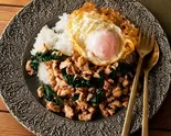 タイ人が作る本格ガパオライス(辛い)（キヨリト食堂）