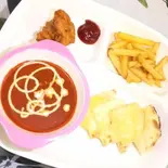お子様セット(+70円でチーズナンに変更可)/Children's set (can be changed to cheese nan for +70 yen)（ママカレー）