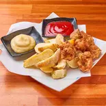 フライドポテトと唐揚げ French fries and Fried chicken（【ボリューム満点コスパ最高】本格エスニックandハワイアンバルKAUAI）