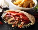 『やみつきビーフ』ケバブ ピタパンサンド【ポテト付き】（Mrs Istanbul Kebab Delivery 高宮1丁目2号店）