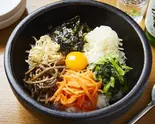 石焼ビビンバ 돌솥비빔밥 Bibimbap Cooked in Stone Pot（チキンなら）