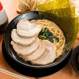 醤油チャーシューメン Soy Sauce Ramen with Roasted Pork Fillet(横浜家系ラーメン ええが家 千種駅前店)