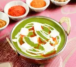 ほうれん草パニールカレー Spinach Paneer Curry（アジアンレストラン＆バー ディヤロ）