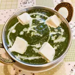 ほうれん草パニールカレー Sag Paneer Curry（インド ネパール料理 エベレスト 椎名町店）