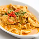 パネーンガイ(レッドカレー)+ご飯+台風卵焼き(鶏肉)พะแนงไก่+ข้าวสวย+ไข่เจียว(PINTO)