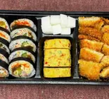 C-3 海苔巻き＆とんかつ弁当<<김밥＆돈까스도시락>>Gimbap ＆ Pork Cutlet Lunch Box（Welcome Ikemen）