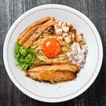 【1番人気】炙り肉まぜそば（小麦と生きる道）