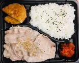 にんにくをガツン！ときかせた塩だれポーク弁当（MERCI）