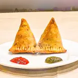 サモサ/SAMOSA（Bipita and Anshu）