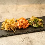 【お得】ナムルとおくらとキムチの3種盛り合わせ（ぞうすいマニア〜鶏キング〜大正店）