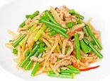 豚肉とにんにくの芽炒め(蒜薹肉丝)（香郷源）