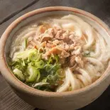 かすうどん hot udon with fried offal（うどん幸波）