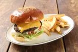 cheeseburger チーズバーガー 【フレンチフライ付】(ARMS TAKEOUT & DELIVERY)